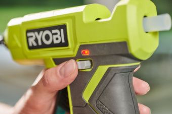 ONE + / Термоклеевой пистолет RYOBI RGLU18-0