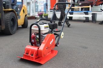 Виброплита Impulse VP60L Loncin G200F (колеса)