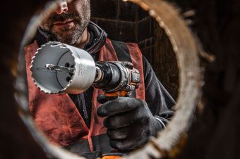 Дрель-шуруповерт аккумуляторная AEG BS18SBL-202C