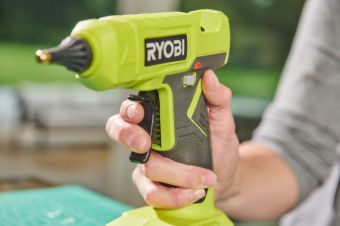ONE + / Термоклеевой пистолет RYOBI RGLU18-0