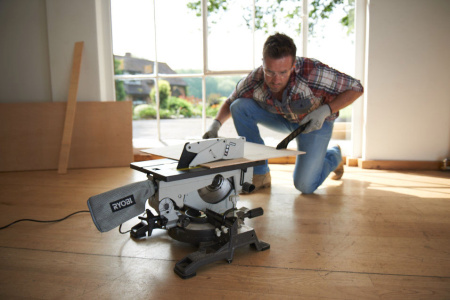 Пила торцовочная комбинированная (распиловочный станок) RYOBI RTMS1800-G