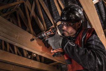 Дрель-шуруповерт аккумуляторная AEG BS18SBL-202C