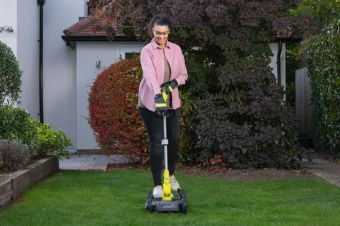 ONE + / Триммер-газонокосилка RYOBI RY18LMC30A-0