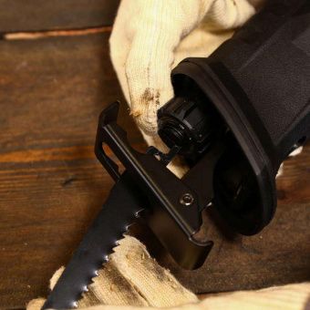 Пила сабельная DEKO DKRS1000