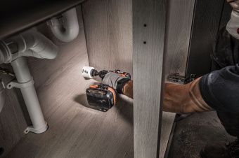 Дрель-шуруповерт аккумуляторная AEG BS18SBL-202C