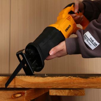 Пила сабельная DEKO DKRS1100V