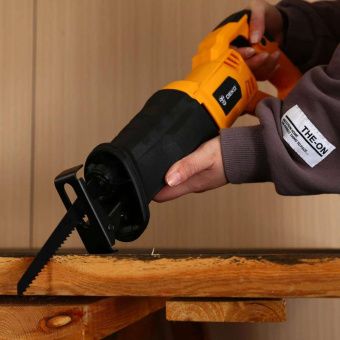 Пила сабельная DEKO DKRS1000