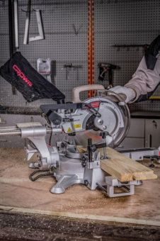 Пила торцовочная CROWN CT15233P